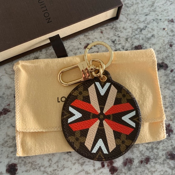 Authentic Louis Vuitton Illustre tribal leather round keychain bag charm New - Picture 1 of 6